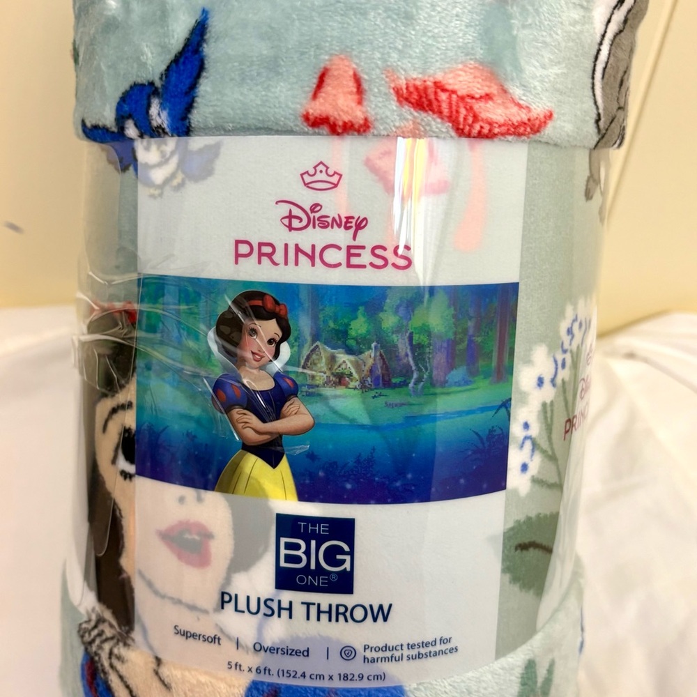 The Big One Disney Princess Snow White Plush Throw Blanket - Multicolor 5’x6’
